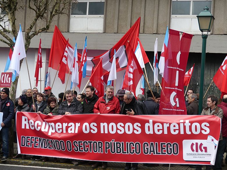 2017-12-19 concentracion Orzamentos 2018 Parlamento 002.jpg